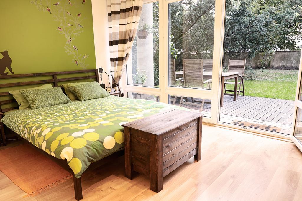 Lovely Garden Flat near Royal Park Warschau Zimmer foto