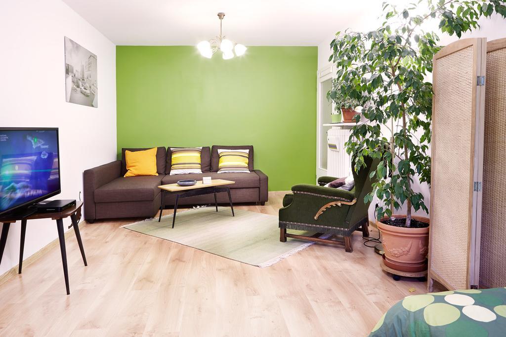 Lovely Garden Flat near Royal Park Warschau Zimmer foto