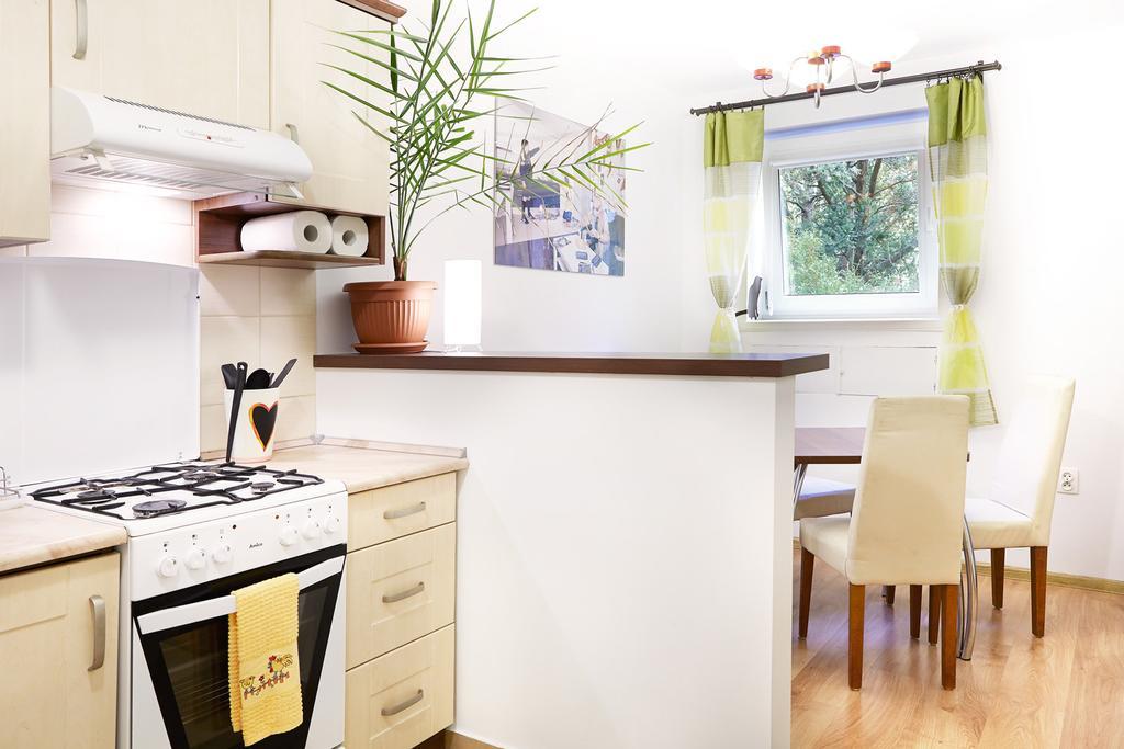 Lovely Garden Flat near Royal Park Warschau Zimmer foto